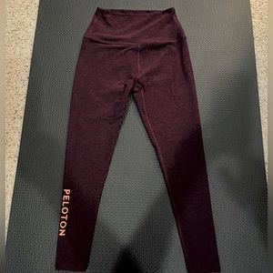 EUC Beyond yoga x Peloton heathered purple leggings, medium